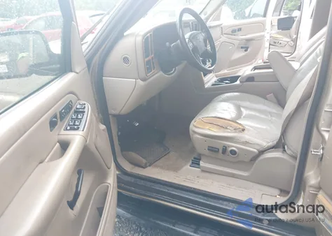 2005 Chevrolet Suburban 1500 Lt z USA, uszkodzony, nr VIN 1GNFK16Z35J213484